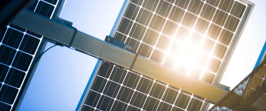 ¿Por qué es esencial una buena estructura en los paneles solares?