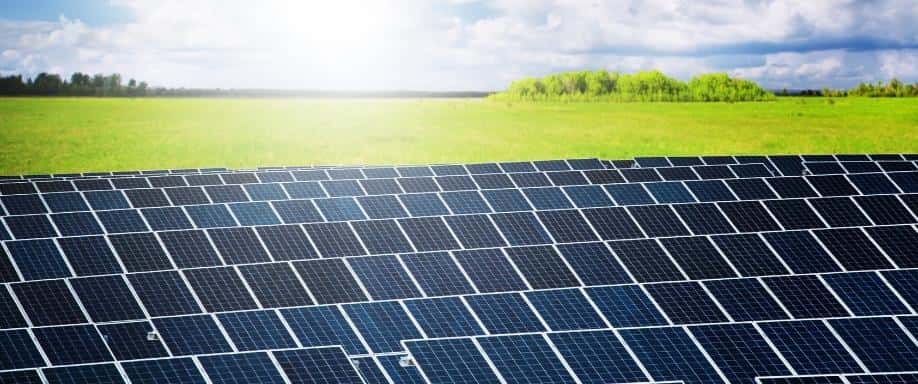 ¿Cuantos kWh produce un panel solar?